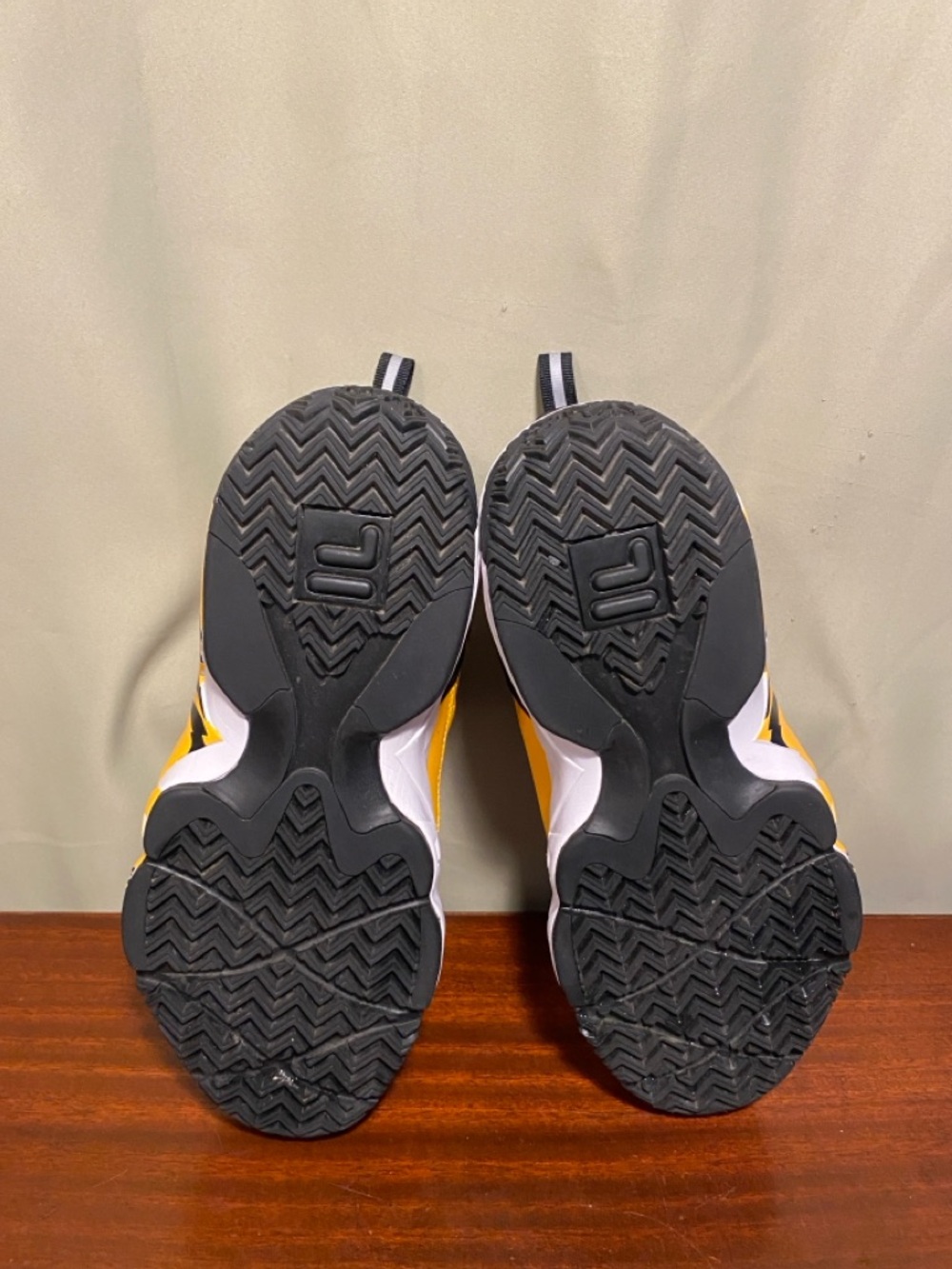 Fila Mens MB Yellow Athletic Basketball Shoes size 12 - Picture 4 of 8